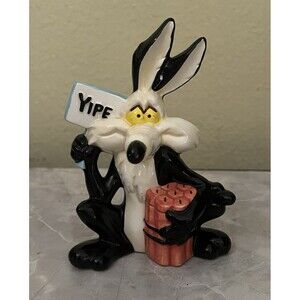 Warner Bros Wile E Coyote "YIPE" Salt Pepper Shaker 1993